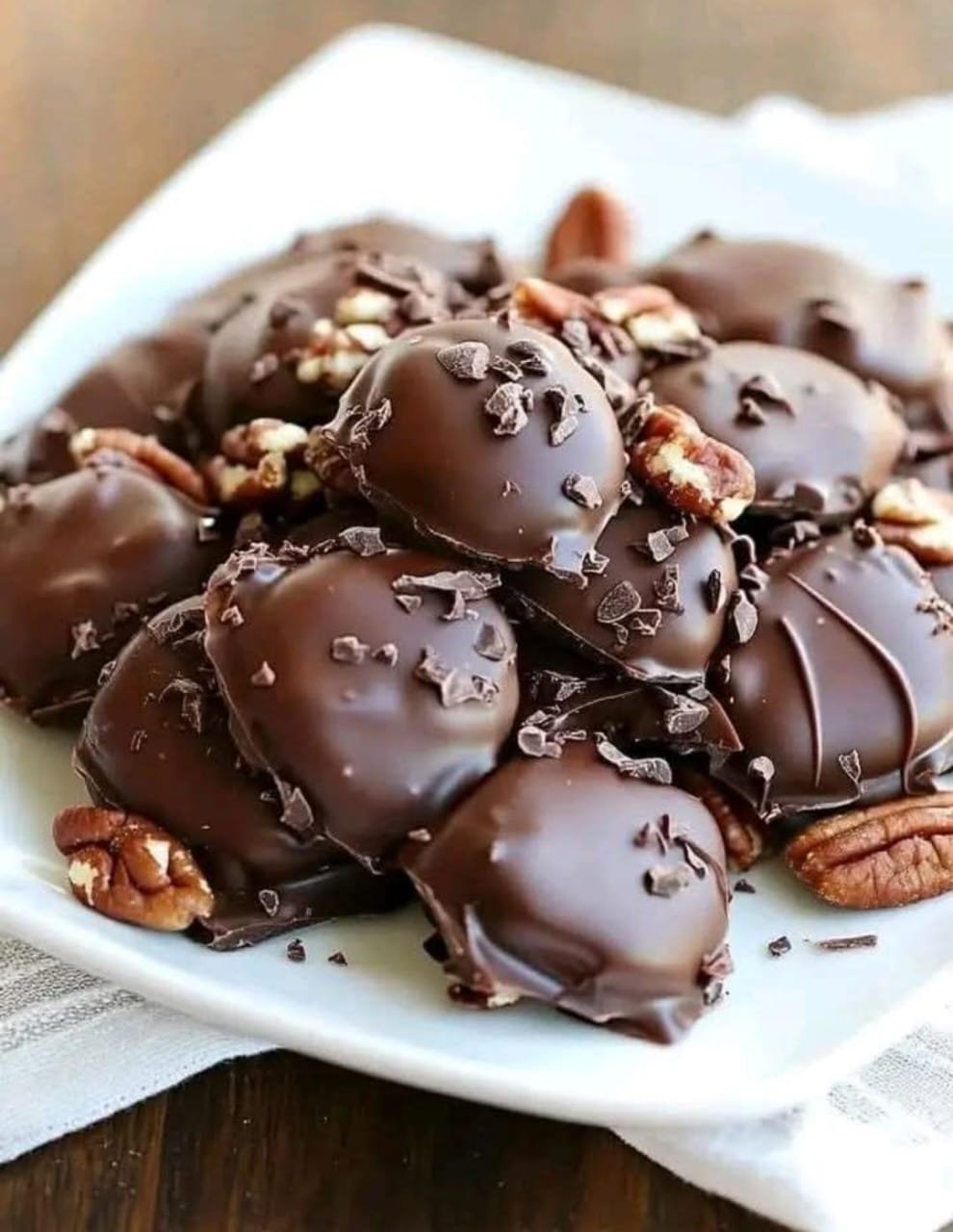 How to Make Slow Cooker Chocolate Turtles