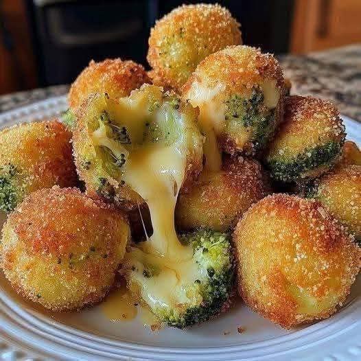 Cheesy Low-Carb Broccoli Bites